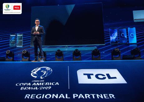 五星巴西传奇卡福出席TCL全球新品发布会
